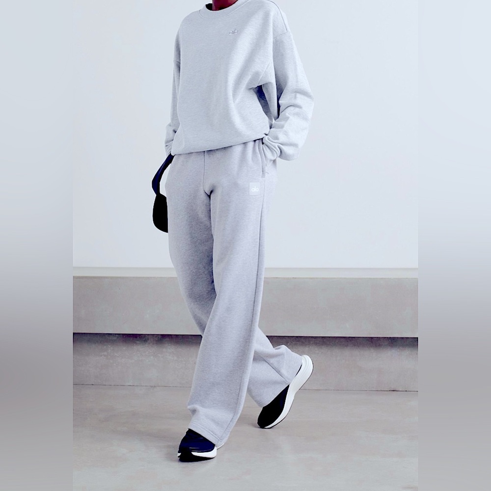 Alo Accolade sweatshirt and sweatpants set